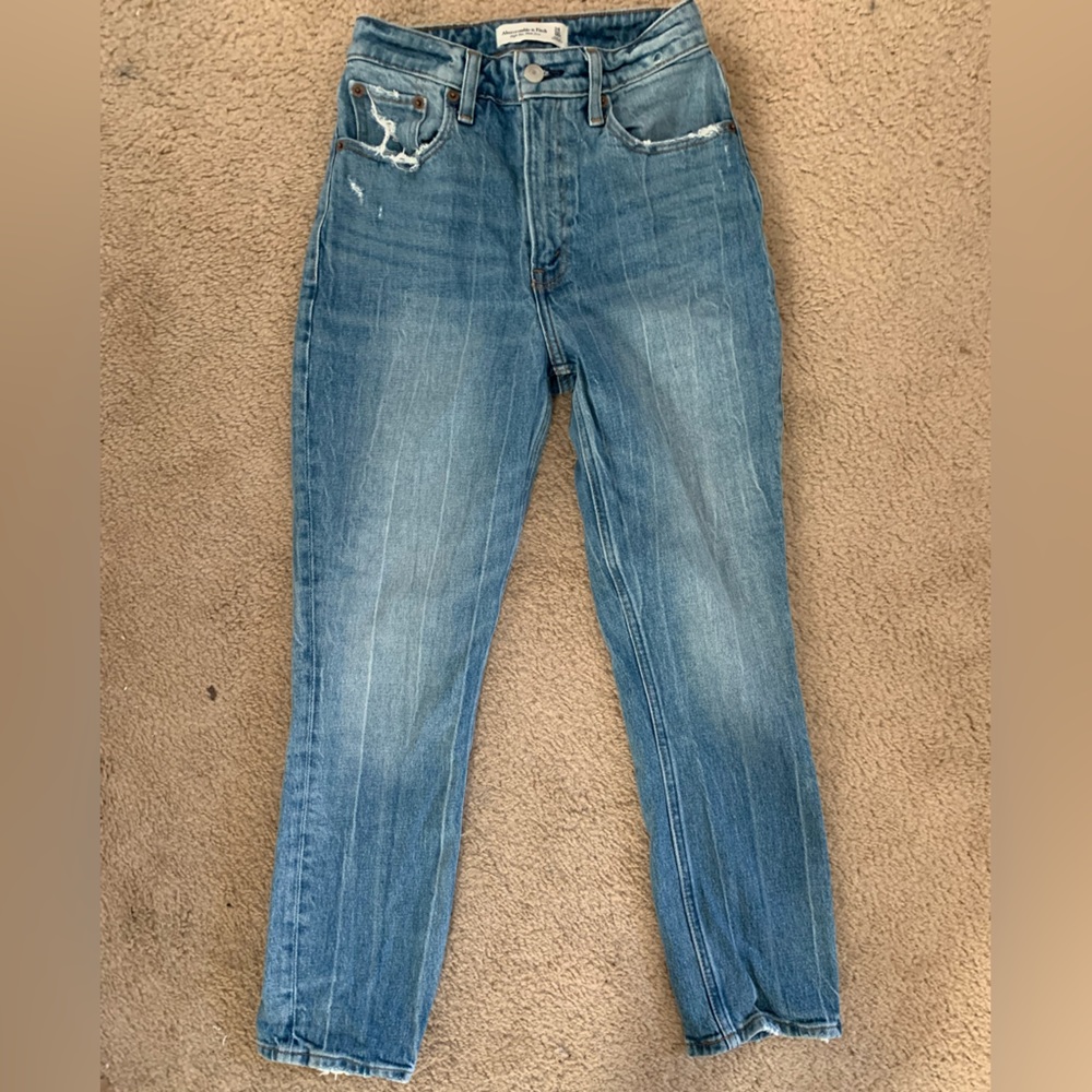 Lightly Worn Abercrombie Curve Love Mom Jeans Size 00 Short